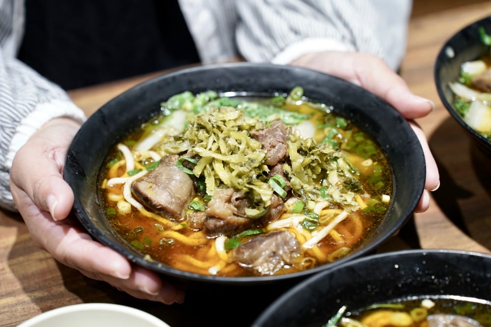 桃園呷霸牛肉麵，加麵加湯不用錢，還有豆花豆漿吃到飽