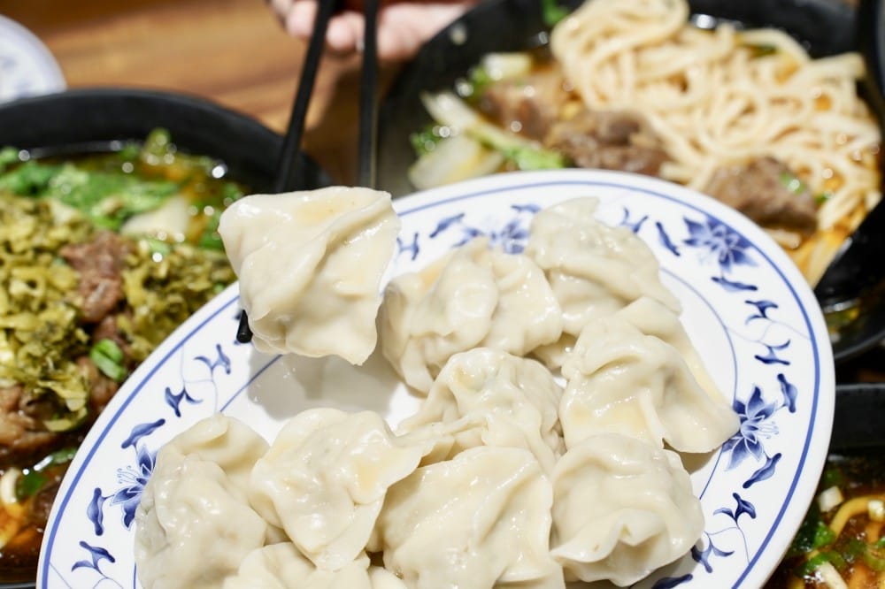 桃園呷霸牛肉麵，加麵加湯不用錢，還有豆花豆漿吃到飽