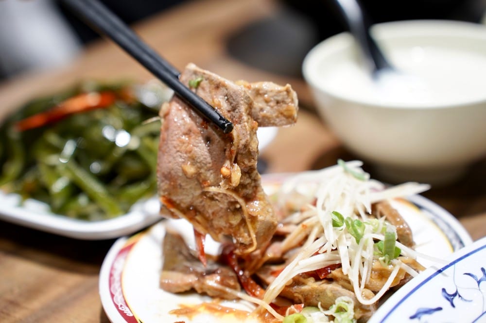 桃園呷霸牛肉麵，加麵加湯不用錢，還有豆花豆漿吃到飽