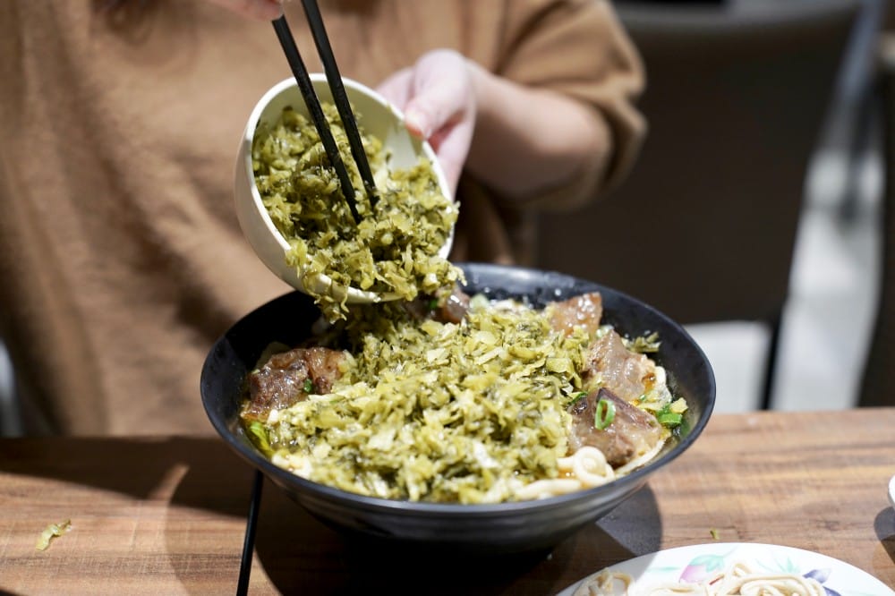 桃園呷霸牛肉麵，加麵加湯不用錢，還有豆花豆漿吃到飽