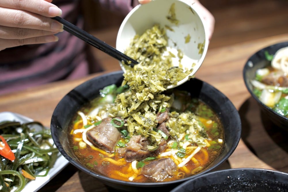 桃園呷霸牛肉麵，加麵加湯不用錢，還有豆花豆漿吃到飽