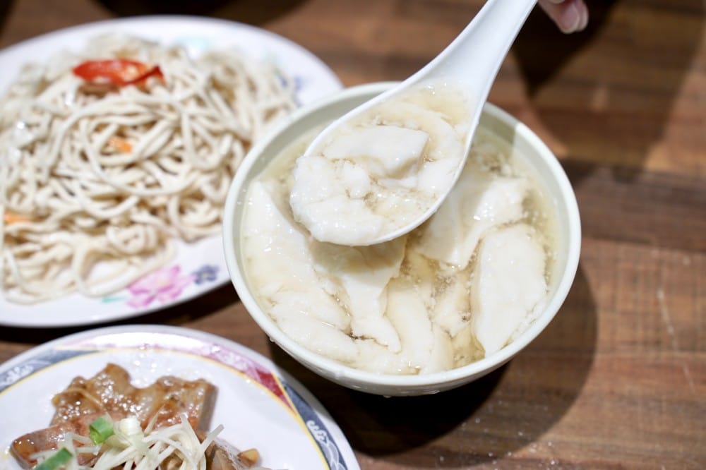 桃園呷霸牛肉麵，加麵加湯不用錢，還有豆花豆漿吃到飽