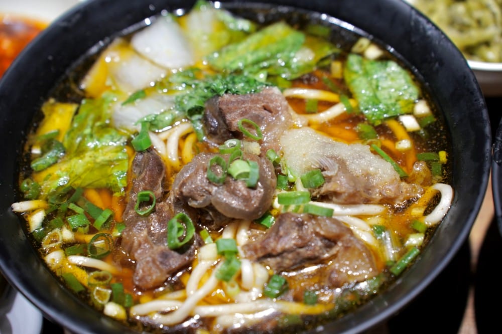 桃園呷霸牛肉麵，加麵加湯不用錢，還有豆花豆漿吃到飽