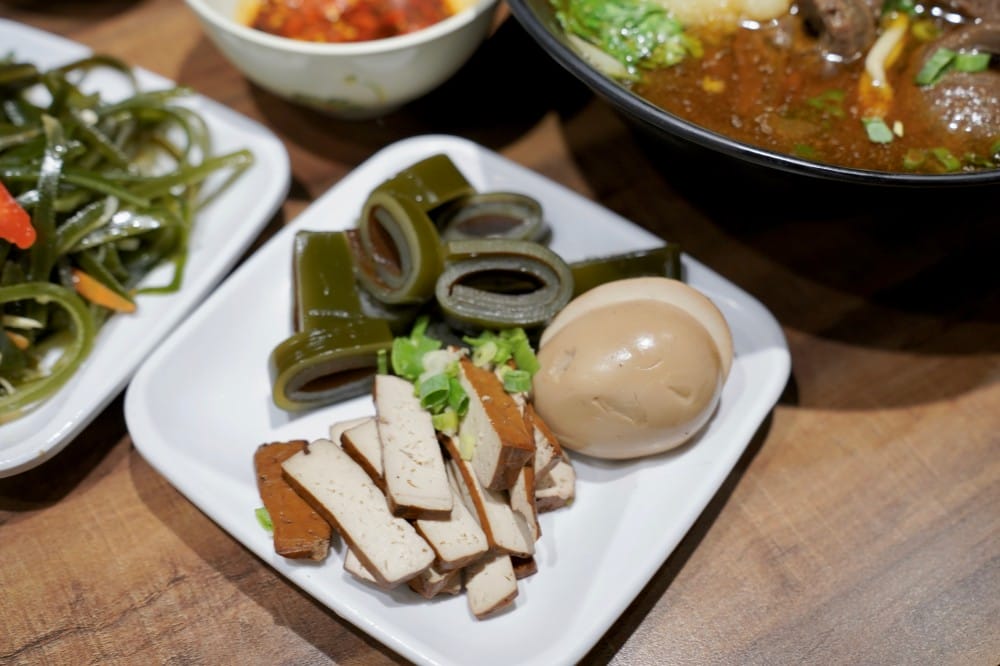 桃園呷霸牛肉麵，加麵加湯不用錢，還有豆花豆漿吃到飽