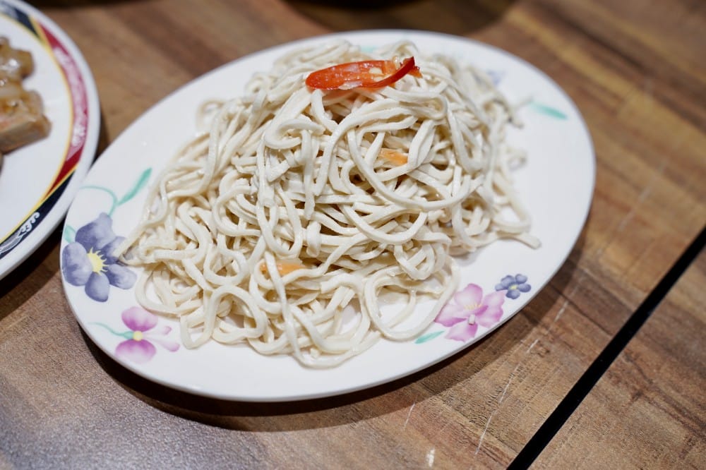 桃園呷霸牛肉麵，加麵加湯不用錢，還有豆花豆漿吃到飽