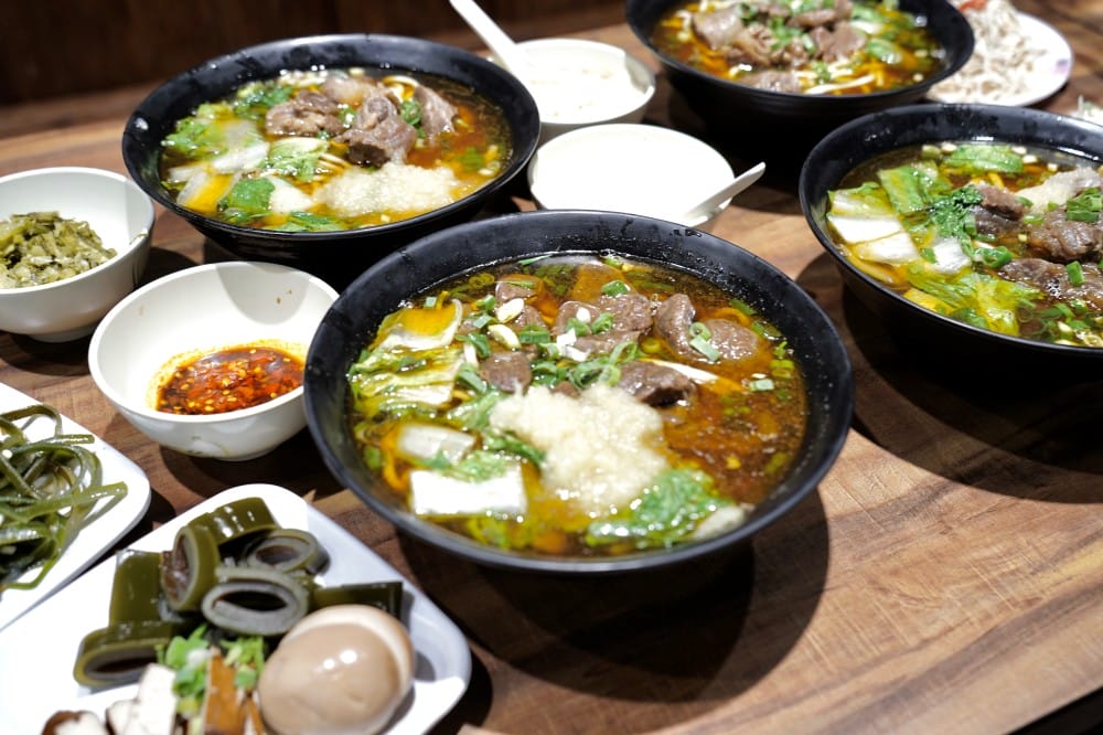 桃園呷霸牛肉麵，加麵加湯不用錢，還有豆花豆漿吃到飽