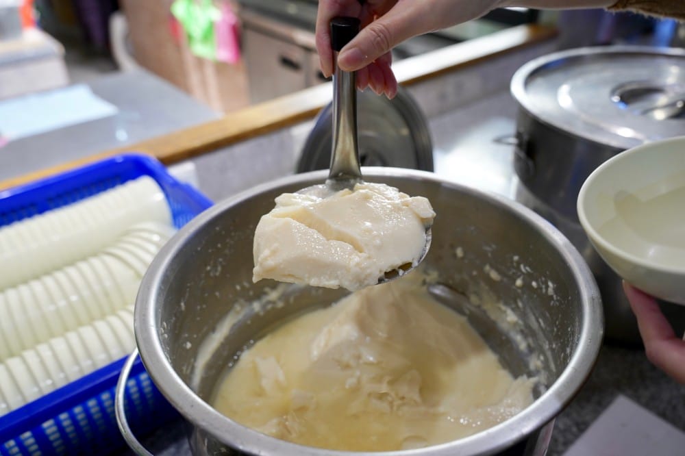 桃園呷霸牛肉麵，加麵加湯不用錢，還有豆花豆漿吃到飽