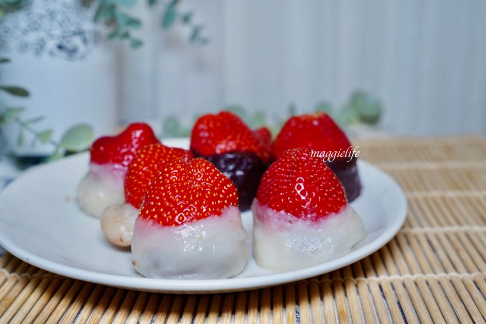南京復興美食｜黑麻糬遼寧街夜市必吃，IG爆紅草莓大福每天排隊，15元起還有草仔粿，紅龜粿