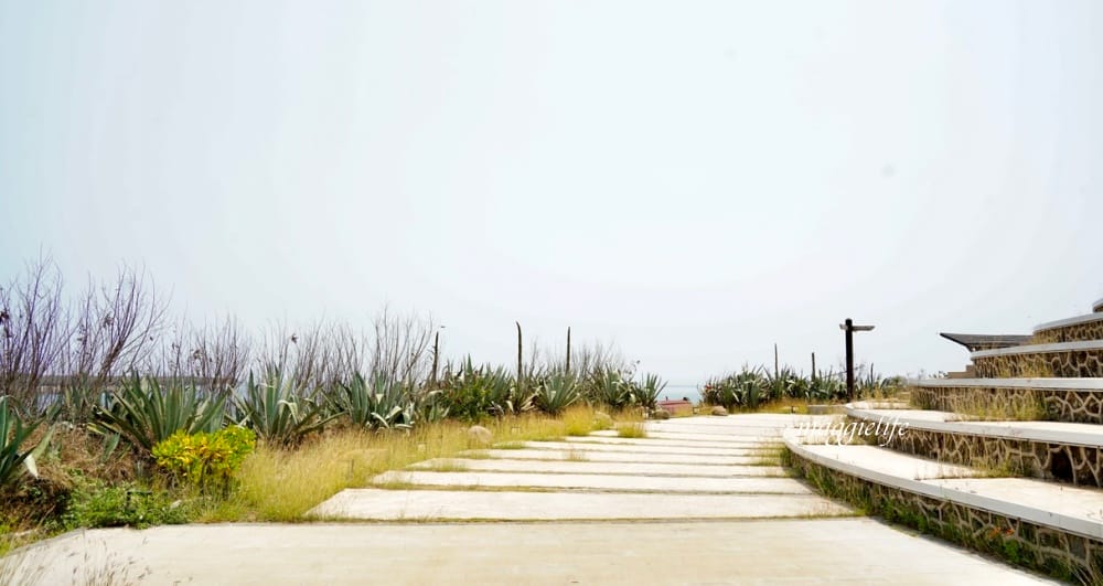 澎湖景點｜山水30高地公園，360度無敵海景黃金海灘超級美，看煙火夜景也超美