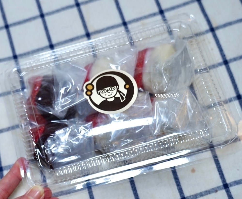 南京復興美食｜黑麻糬遼寧街夜市必吃，IG爆紅草莓大福每天排隊，15元起還有草仔粿，紅龜粿