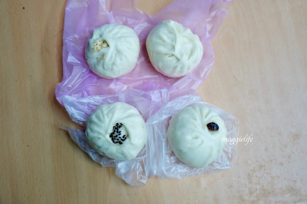 金山老街必吃｜金山王肉包，一出爐就秒殺，每天大排長龍，30年老店每個17元，可外帶外送宅配