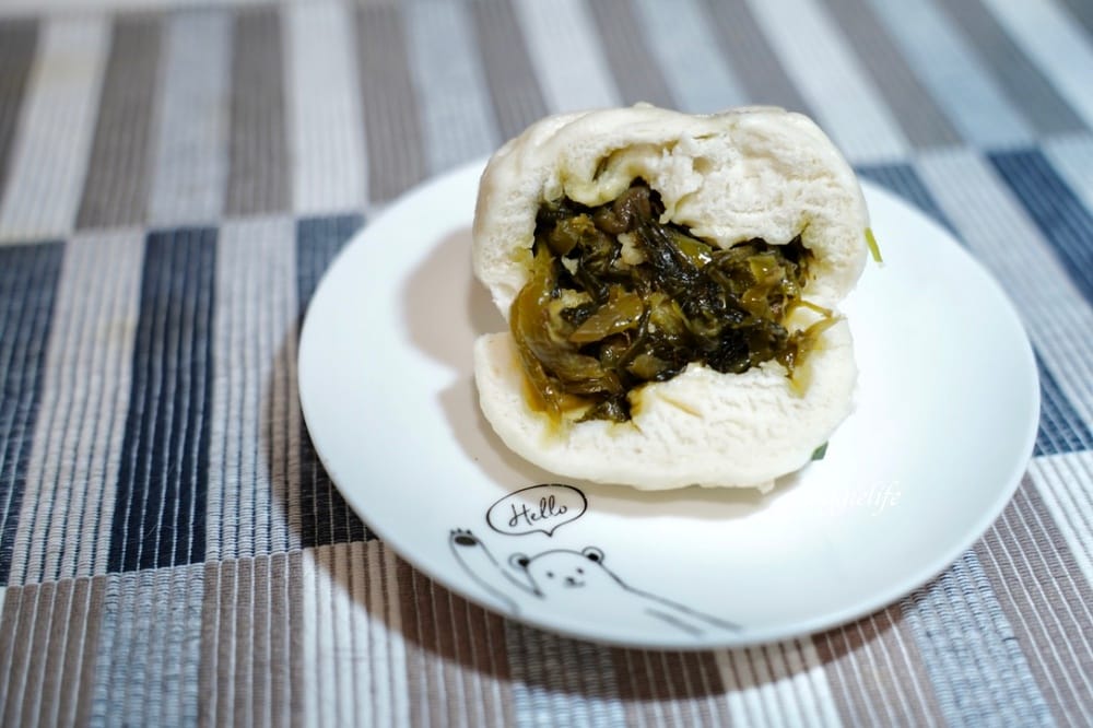 金山老街必吃｜金山王肉包，一出爐就秒殺，每天大排長龍，30年老店每個17元，可外帶外送宅配