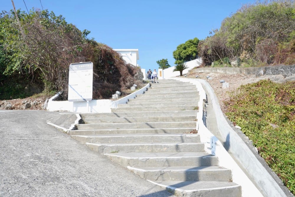 高雄燈塔高雄旗津燈塔，免門票白色燈塔超美還有景觀咖啡廳