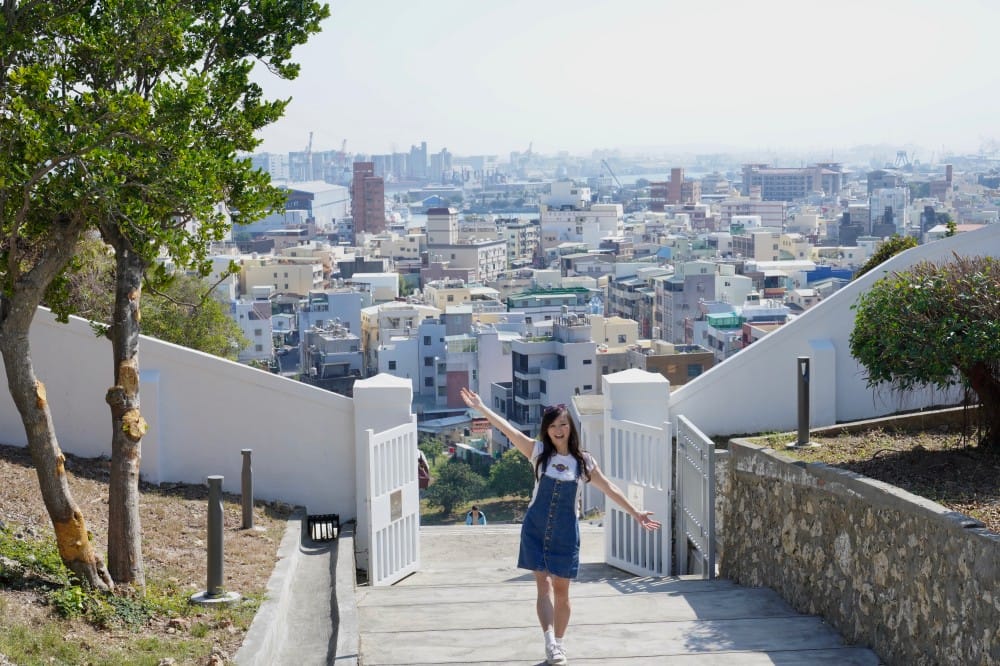 高雄燈塔高雄旗津燈塔，免門票白色燈塔超美還有景觀咖啡廳