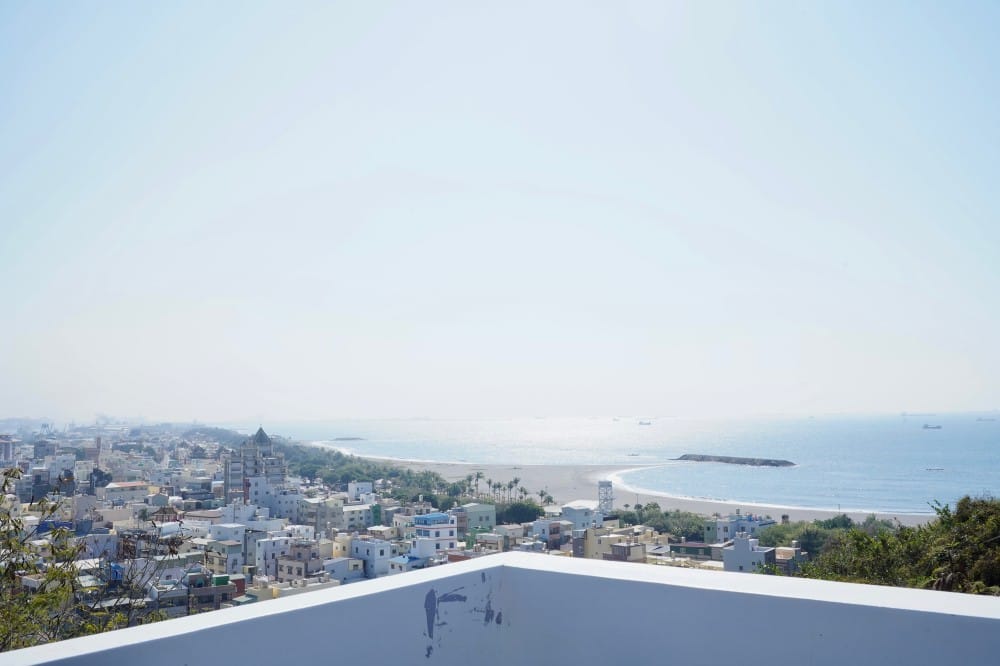 高雄燈塔高雄旗津燈塔，免門票白色燈塔超美還有景觀咖啡廳