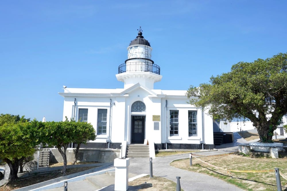 高雄燈塔高雄旗津燈塔，免門票白色燈塔超美還有景觀咖啡廳