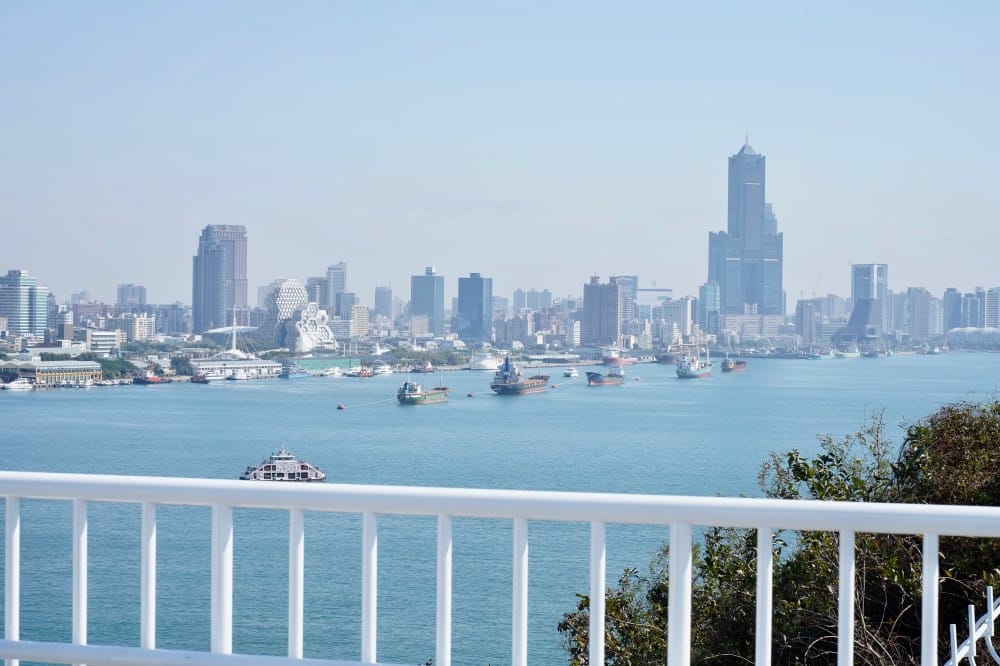 高雄燈塔高雄旗津燈塔，免門票白色燈塔超美還有景觀咖啡廳