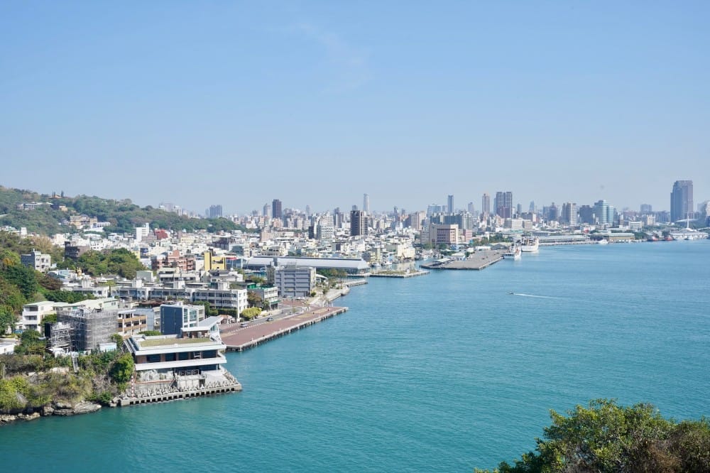 高雄燈塔高雄旗津燈塔，免門票白色燈塔超美還有景觀咖啡廳