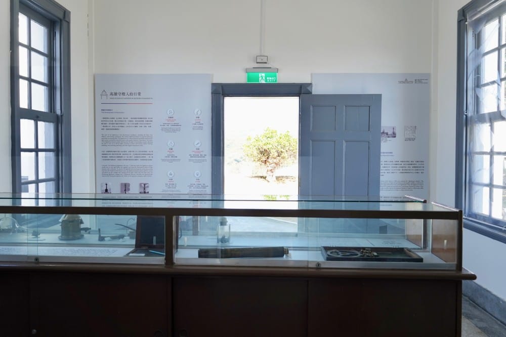 高雄燈塔高雄旗津燈塔，免門票白色燈塔超美還有景觀咖啡廳