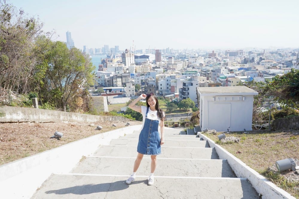 高雄燈塔高雄旗津燈塔，免門票白色燈塔超美還有景觀咖啡廳