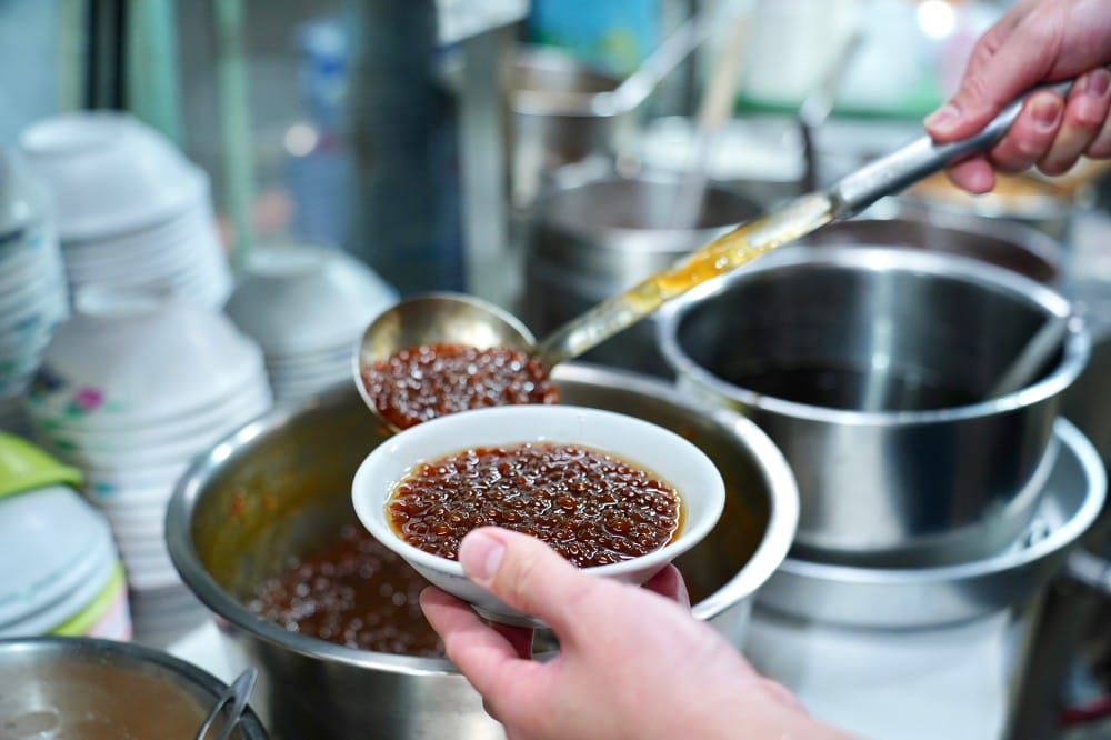 高雄美食｜鄧家粉圓冰，古早味冰品，15元超級銅板價，還整碗滿滿的，真的很扯