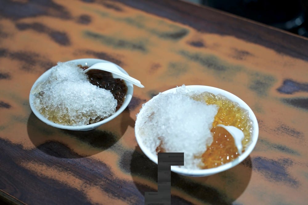 高雄美食｜鄧家粉圓冰，古早味冰品，15元超級銅板價，還整碗滿滿的，真的很扯