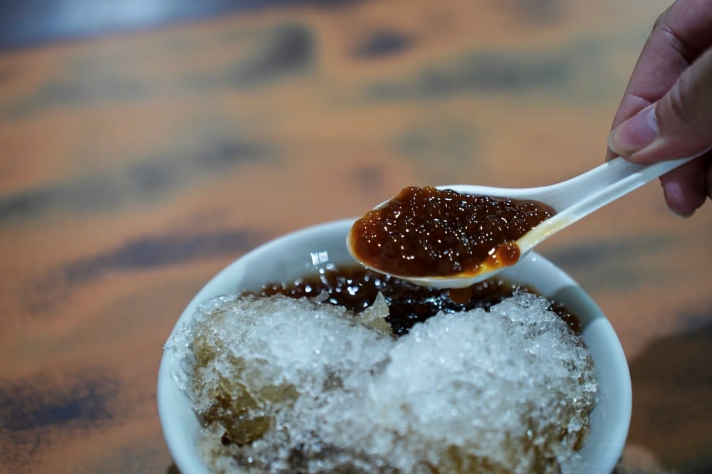 高雄美食｜鄧家粉圓冰，古早味冰品，15元超級銅板價，還整碗滿滿的，真的很扯