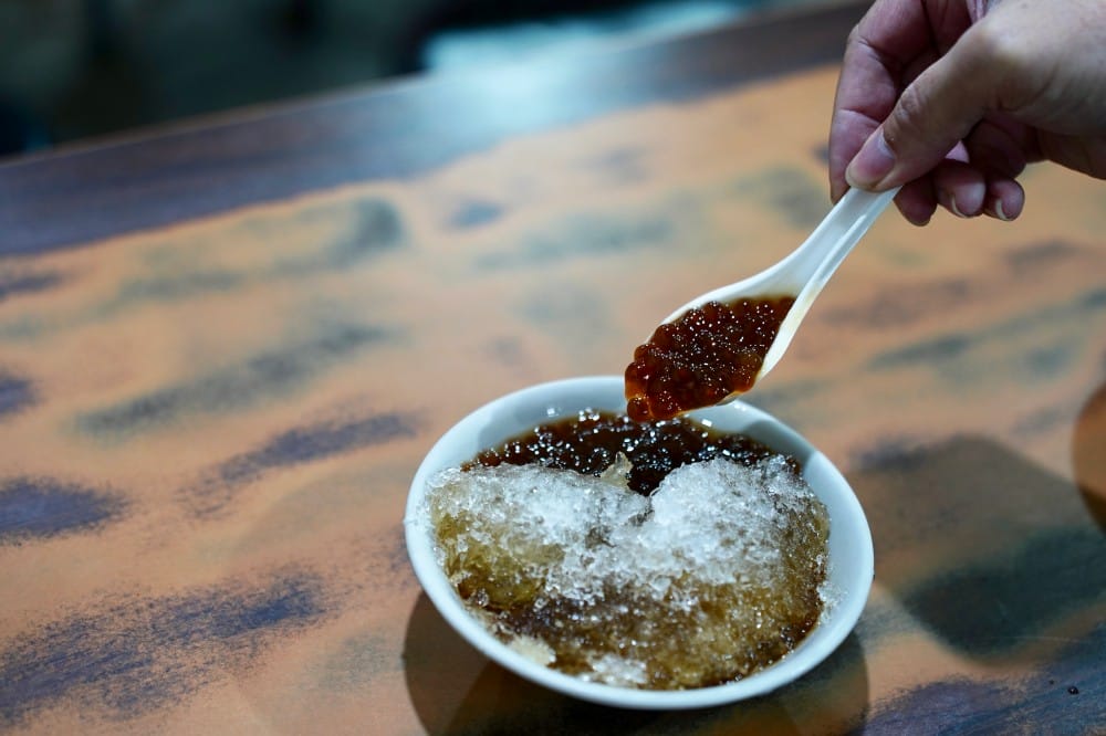 高雄美食｜鄧家粉圓冰，古早味冰品，15元超級銅板價，還整碗滿滿的，真的很扯