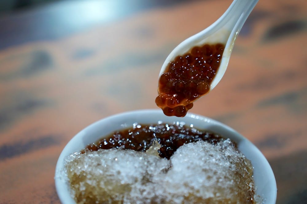 高雄美食｜鄧家粉圓冰，古早味冰品，15元超級銅板價，還整碗滿滿的，真的很扯