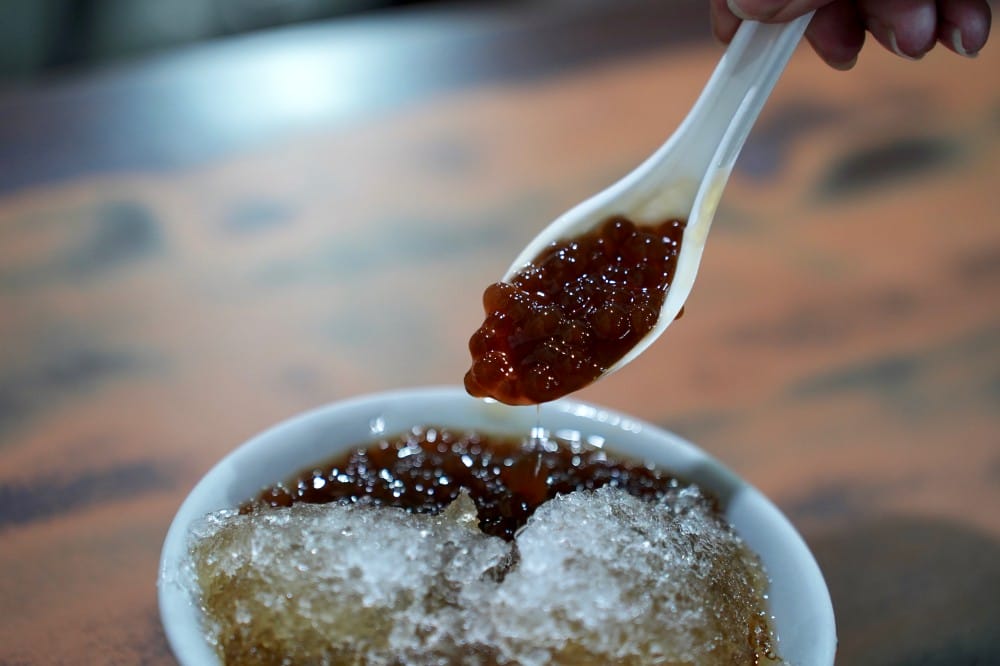 高雄美食｜鄧家粉圓冰，古早味冰品，15元超級銅板價，還整碗滿滿的，真的很扯