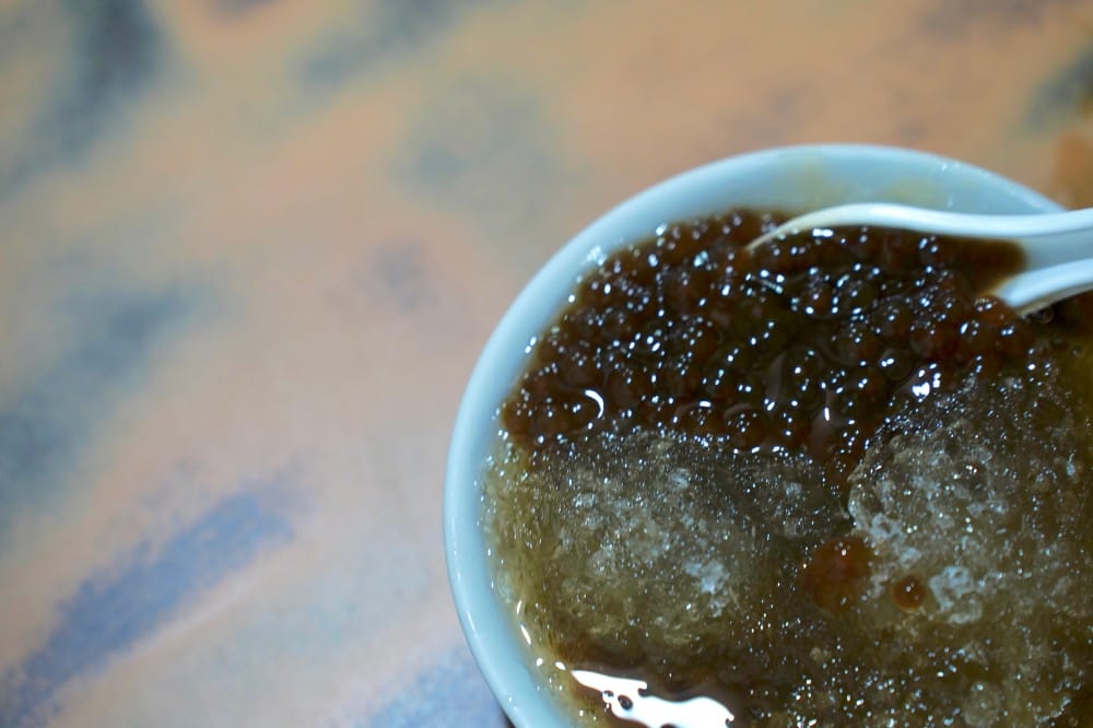 高雄美食｜鄧家粉圓冰，古早味冰品，15元超級銅板價，還整碗滿滿的，真的很扯