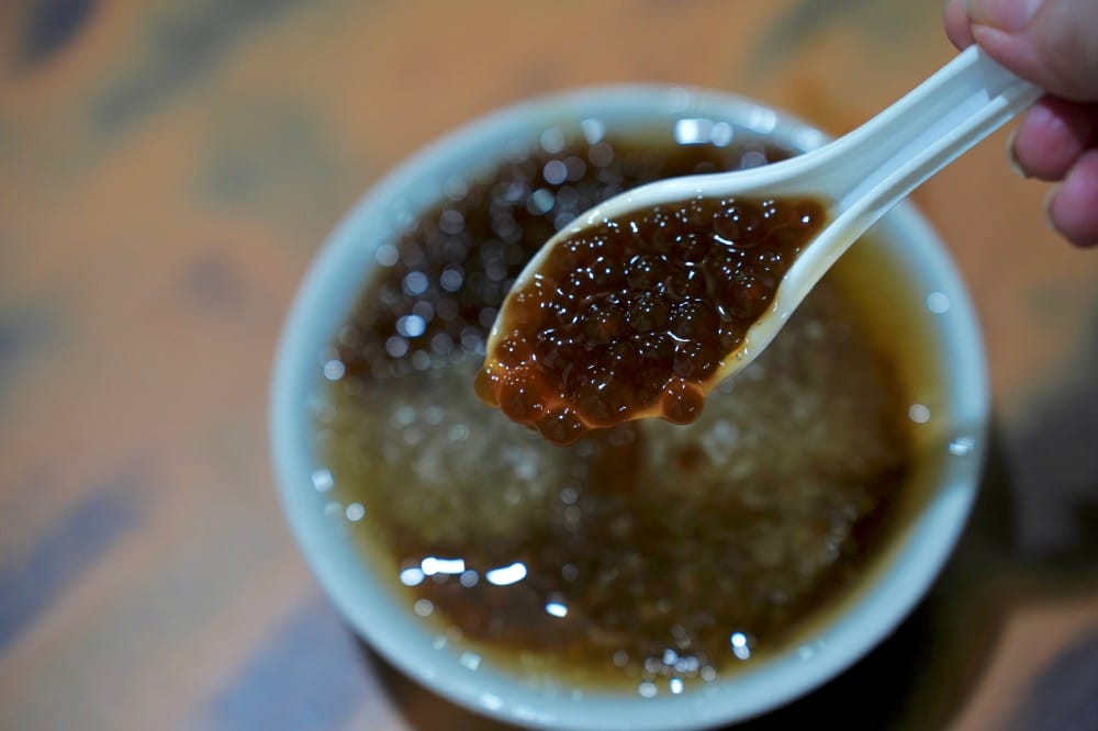 高雄美食｜鄧家粉圓冰，古早味冰品，15元超級銅板價，還整碗滿滿的，真的很扯