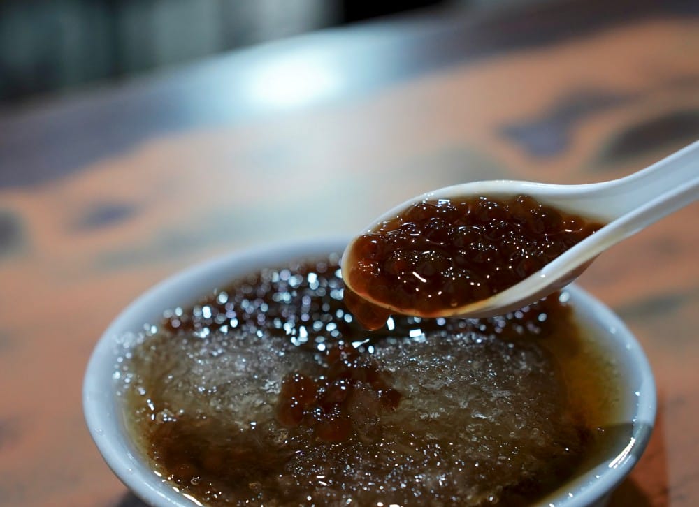 高雄美食｜鄧家粉圓冰，古早味冰品，15元超級銅板價，還整碗滿滿的，真的很扯