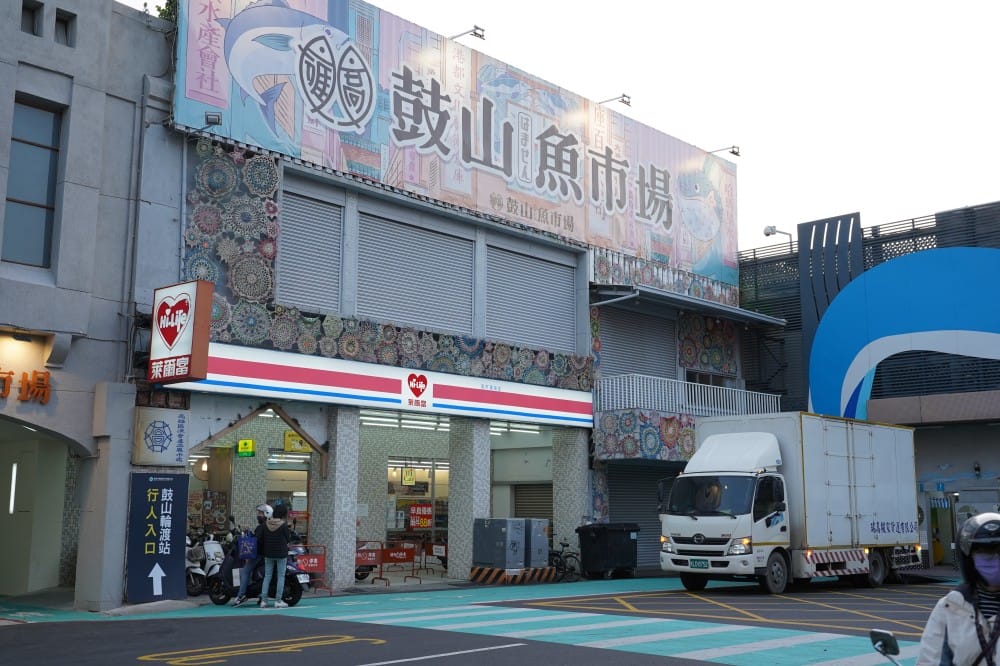 高雄|蘇阿嬤雞蛋酥在地人推薦,哈瑪星鼓山渡船頭必吃點心,60年的好味道只有高雄才吃得到的口味! - 第8張圖 高雄|蘇阿嬤雞蛋酥在地人推薦,哈瑪星鼓山渡船頭必吃點心,60年的好味道只有高雄才吃得到的口味!