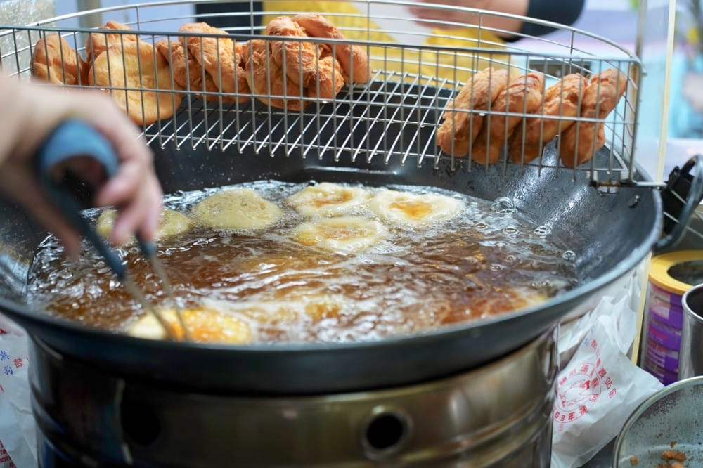 高雄｜蘇阿嬤雞蛋酥在地人推薦，哈瑪星鼓山渡船頭必吃點心，60年的好味道只有高雄才吃得到的口味！