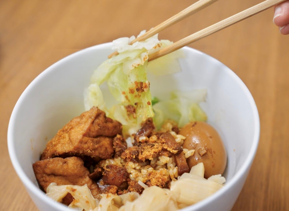 滷肉飯店｜南京復興兄弟飯店旁的高質感藝廊滷肉飯，吃魯肉飯也可以很網美