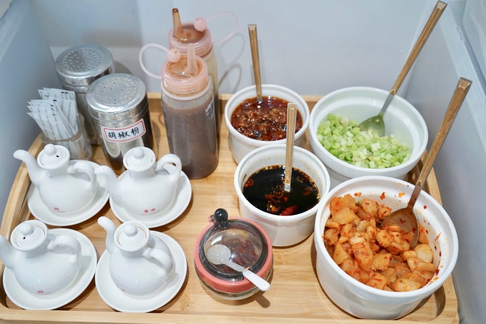 好吃食堂|超澎湃海鮮鍋燒麵,豬油飯加半熟蛋,還有好吃的松阪豬,大安路平價美食 - 第15張圖 好吃食堂|超澎湃海鮮鍋燒麵,豬油飯加半熟蛋,還有好吃的松阪豬,大安路平價美食