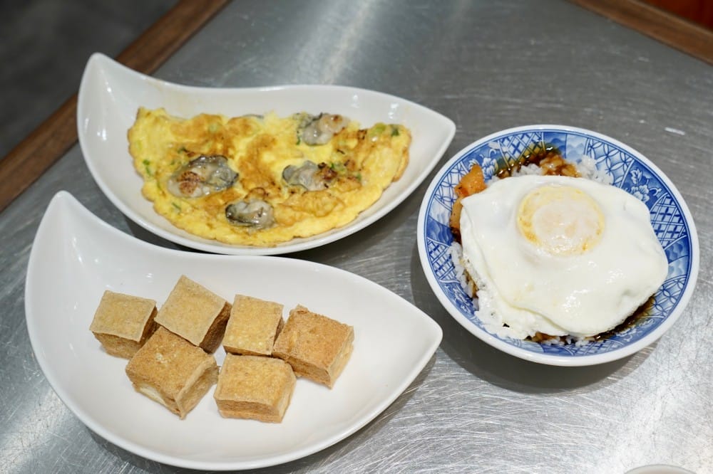 好吃食堂|超澎湃海鮮鍋燒麵,豬油飯加半熟蛋,還有好吃的松阪豬,大安路平價美食 - 第28張圖 好吃食堂|超澎湃海鮮鍋燒麵,豬油飯加半熟蛋,還有好吃的松阪豬,大安路平價美食