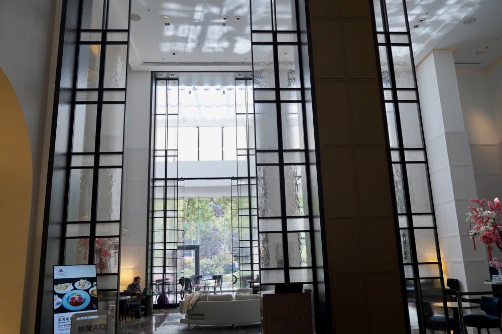 台北萬豪酒店推出爐烤肋眼、菲力牛排兩種牛排吃到飽無限續點，還有機會獲得台北萬豪住宿券，期間限定CP值爆高！快來吃！