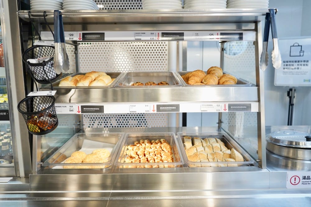 IKEA早餐只要$59元，現在早餐也吃得到雞翅了，炒蛋臘腸優格蔬菜這樣$59會不會太超值！