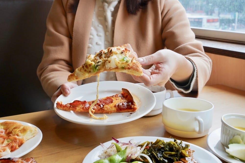 台北必勝客歡樂吧｜台北吃到飽，披薩烤雞吃到飽，449就可以吃到飽菜單