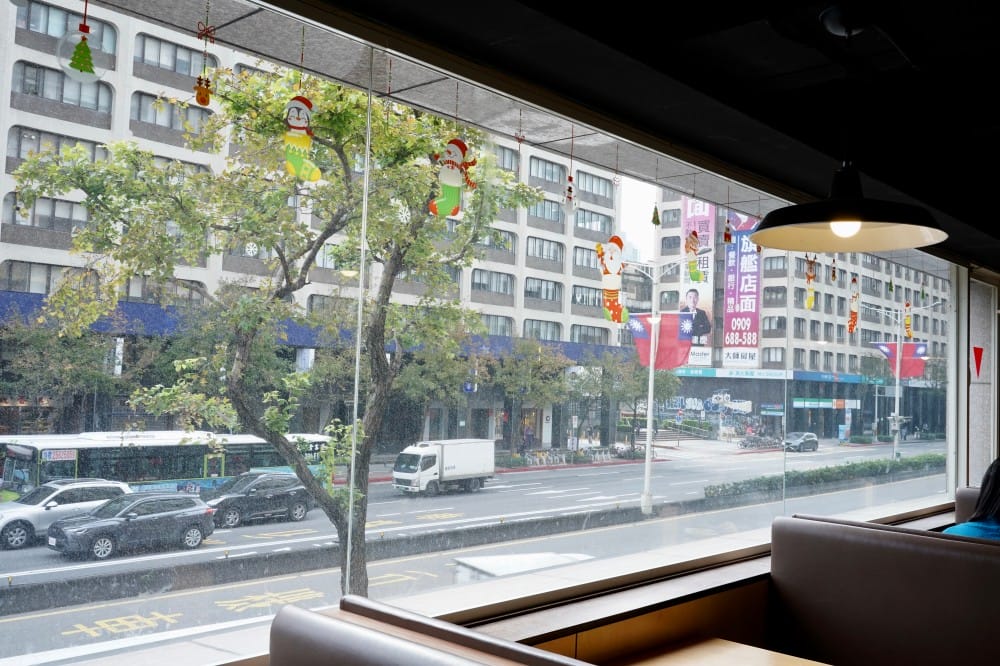 台北必勝客歡樂吧｜台北吃到飽，披薩烤雞吃到飽，449就可以吃到飽菜單