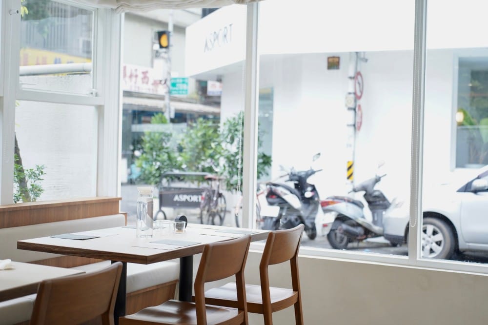 ivette Da An大安店｜純白玻璃屋咖啡廳，台中知名澳式早午餐咖啡廳ivette cafe插旗台北大安區，菜單，忠孝敦化站