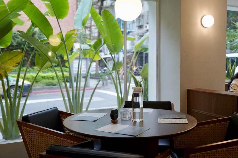 ivette Da An大安店｜純白玻璃屋咖啡廳，台中知名澳式早午餐咖啡廳ivette cafe插旗台北大安區，菜單，忠孝敦化站