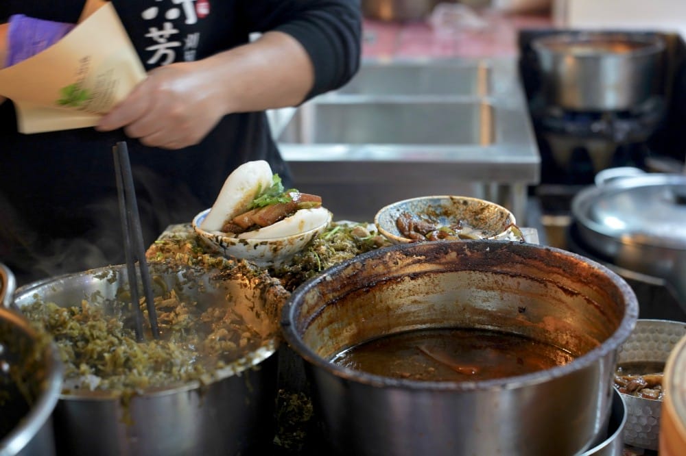 源芳刈包｜華西街觀光夜市美食推薦，連續3年米其林推薦