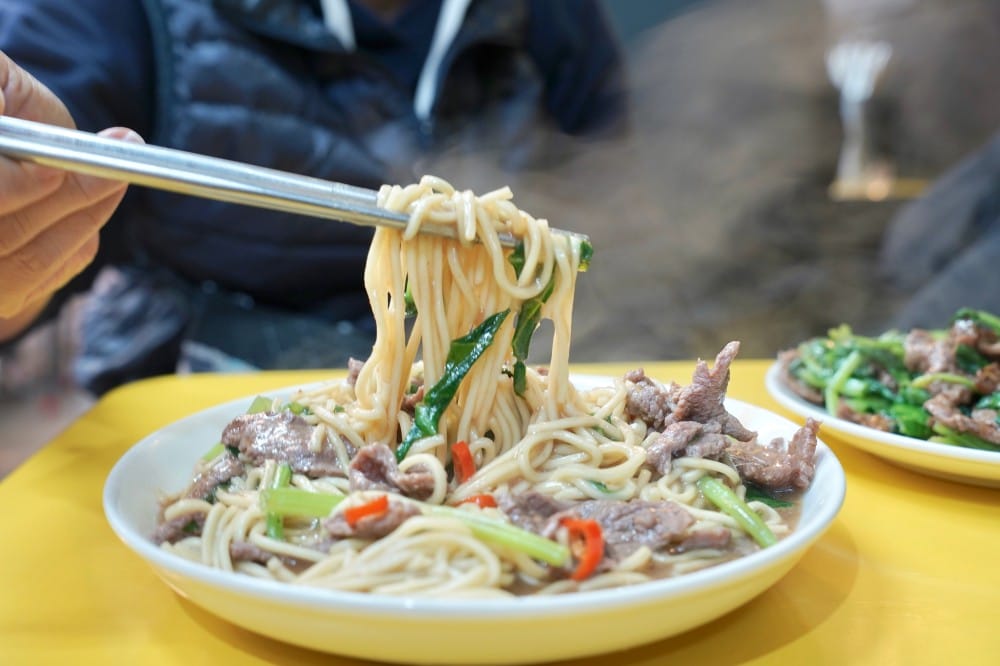 郭家炒牛肉｜萬華華西街夜市，80年老店台北最強炒牛肉，牛雜湯（菜單）