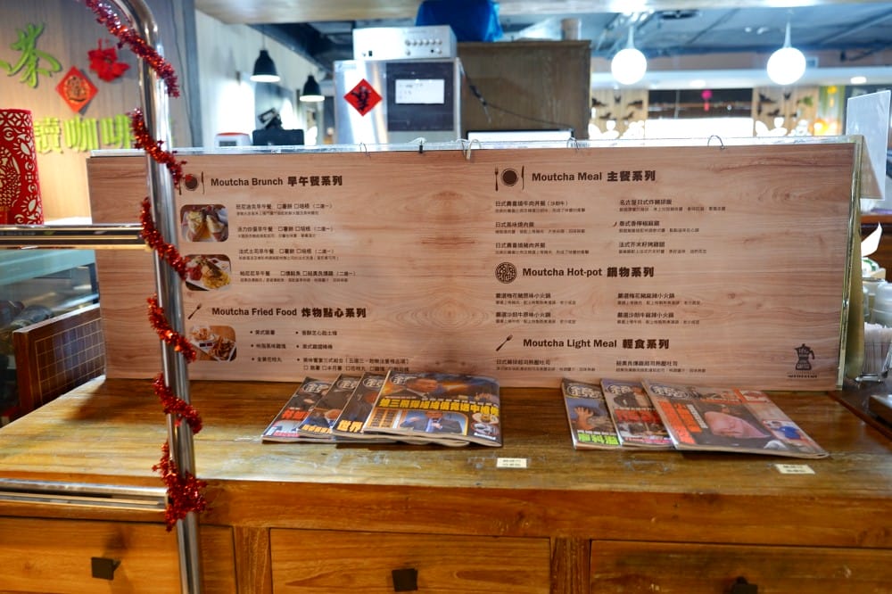 西門｜沐茶閱讀咖啡館，不限時間有插座，愛坐多久坐多久，還有漫畫雜誌看到爽！