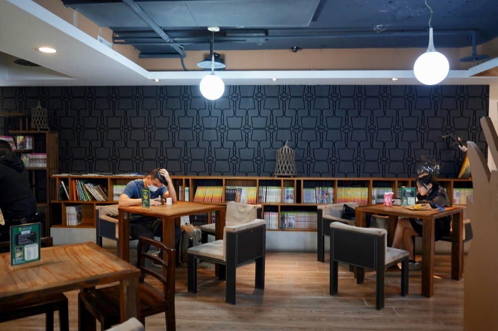 西門|沐茶閱讀咖啡館,不限時間有插座,愛坐多久坐多久,還有漫畫雜誌看到爽! - 第9張圖 西門|沐茶閱讀咖啡館,不限時間有插座,愛坐多久坐多久,還有漫畫雜誌看到爽!