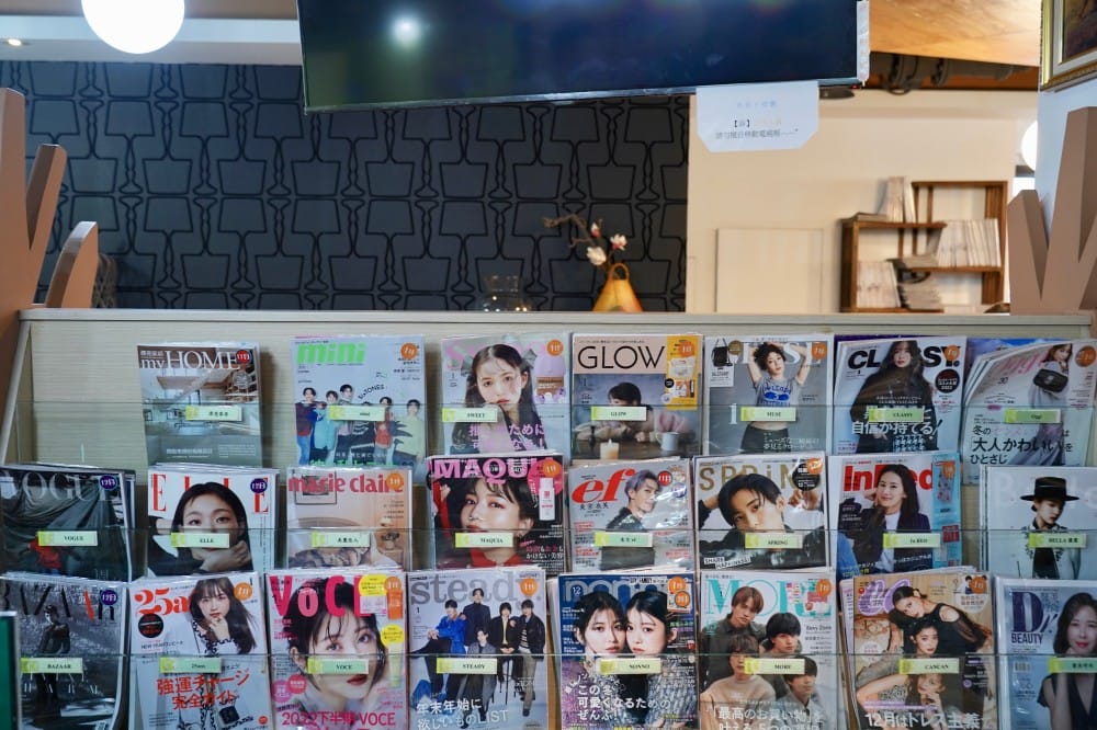 西門｜沐茶閱讀咖啡館，不限時間有插座，愛坐多久坐多久，還有漫畫雜誌看到爽！