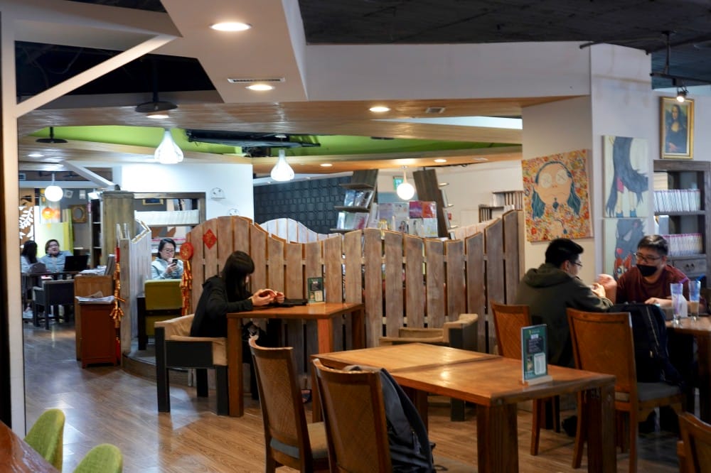 西門|沐茶閱讀咖啡館,不限時間有插座,愛坐多久坐多久,還有漫畫雜誌看到爽! - 第10張圖 西門|沐茶閱讀咖啡館,不限時間有插座,愛坐多久坐多久,還有漫畫雜誌看到爽!